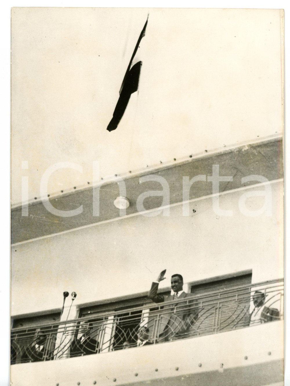 1959 DAMASCUS Gamal Abd EL-NASSER lashing out at communism during his speech  Fotografia d'epoca con didascalia coeva al verso.   CONDIZIONI: G FORMATO: 13x18 cm     originale e autentica 1