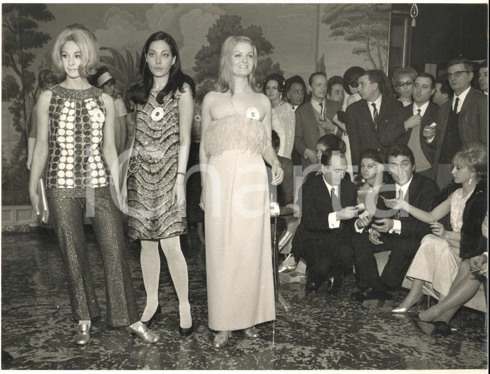 1967 MILANO Concorso "Diva dell'anno" - Vincitrice Rita GUIDARELLO - Foto 24x18