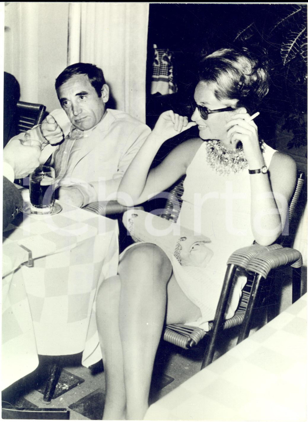 1963 ROMA Via Veneto - Charles AZNAVOUR con Michèle MORGAN *Foto 13x18 cm