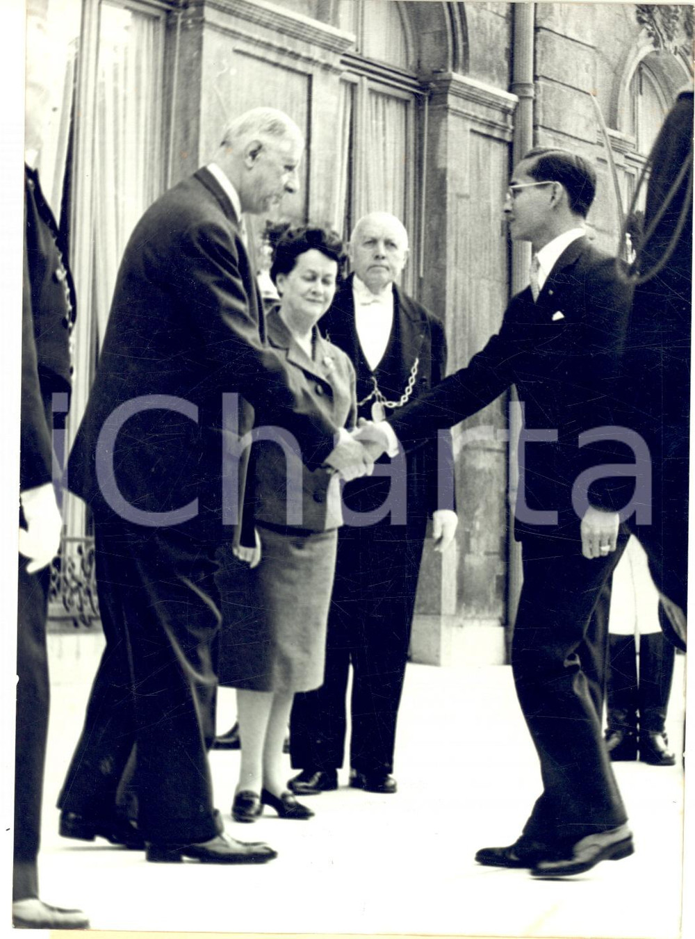 1960 PARIS Re Bhumibol ADULYADEJ si congeda dal presidente DE GAULLE *Foto