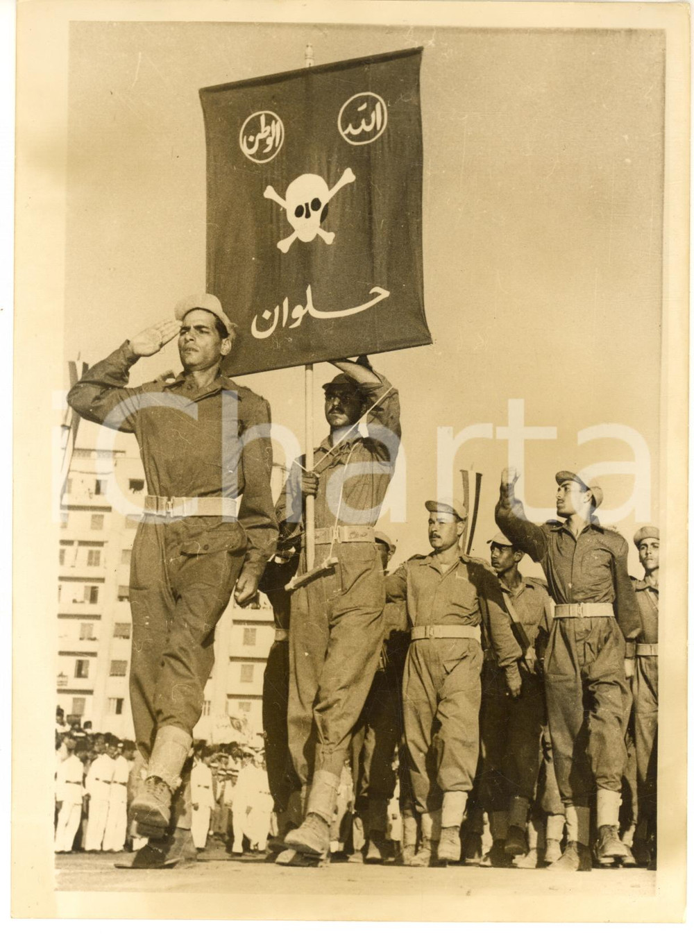 1953 CAIRO General Mohamed NAGUIB during National Guard parade *Photo 15x20  Fotografia d'epoca con didascalia coeva al verso.   CONDIZIONI: G (ma sovraimpressione circolare)FORMATO: 15x20 cm     originale e autentica 1