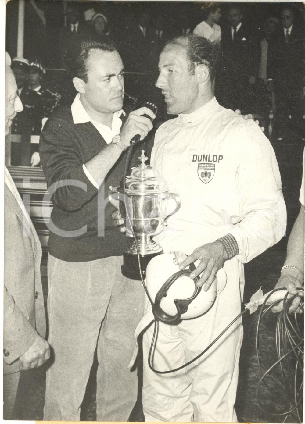1960 AUTOMOBILISMO GRAND PRIX DE MONACO Stirling MOSS vincitore con la Coppa