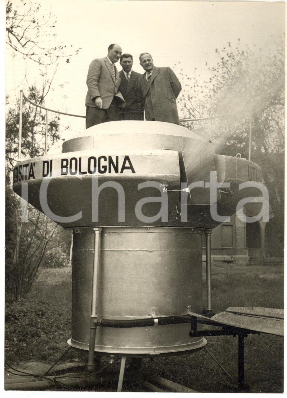 1955 ca BOLOGNA Istituto Meccanica Agraria - Banco per irrigatori a pioggia  Fotografia d'epoca con didascalia coeva al verso. CONDIZIONI: G (ma lieve sovraimpressione circolare)FORMATO: 13x18 cm     originale e autentica 1