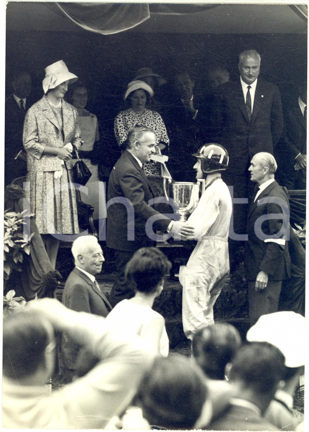 1963 AUTOMOBILISMO GP  MONACO Graham HILL premiato dal principe Ranieri - Foto