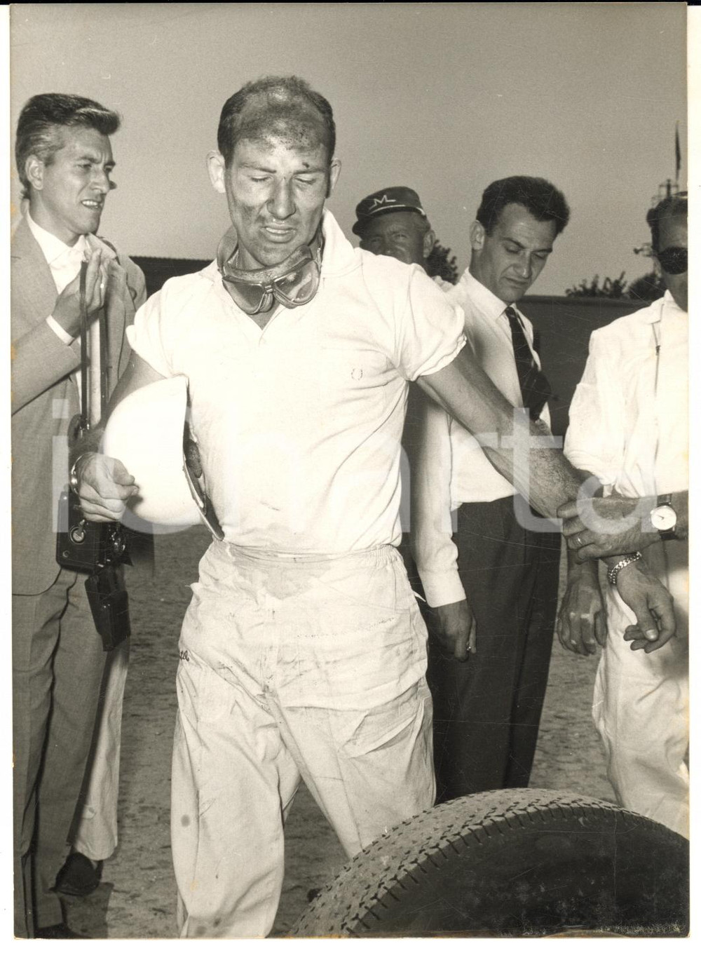 1958 AUTOMOBILISMO MONZA 500 MIGLIA Stirling MOSS dopo l'arrivo *Foto 13x18