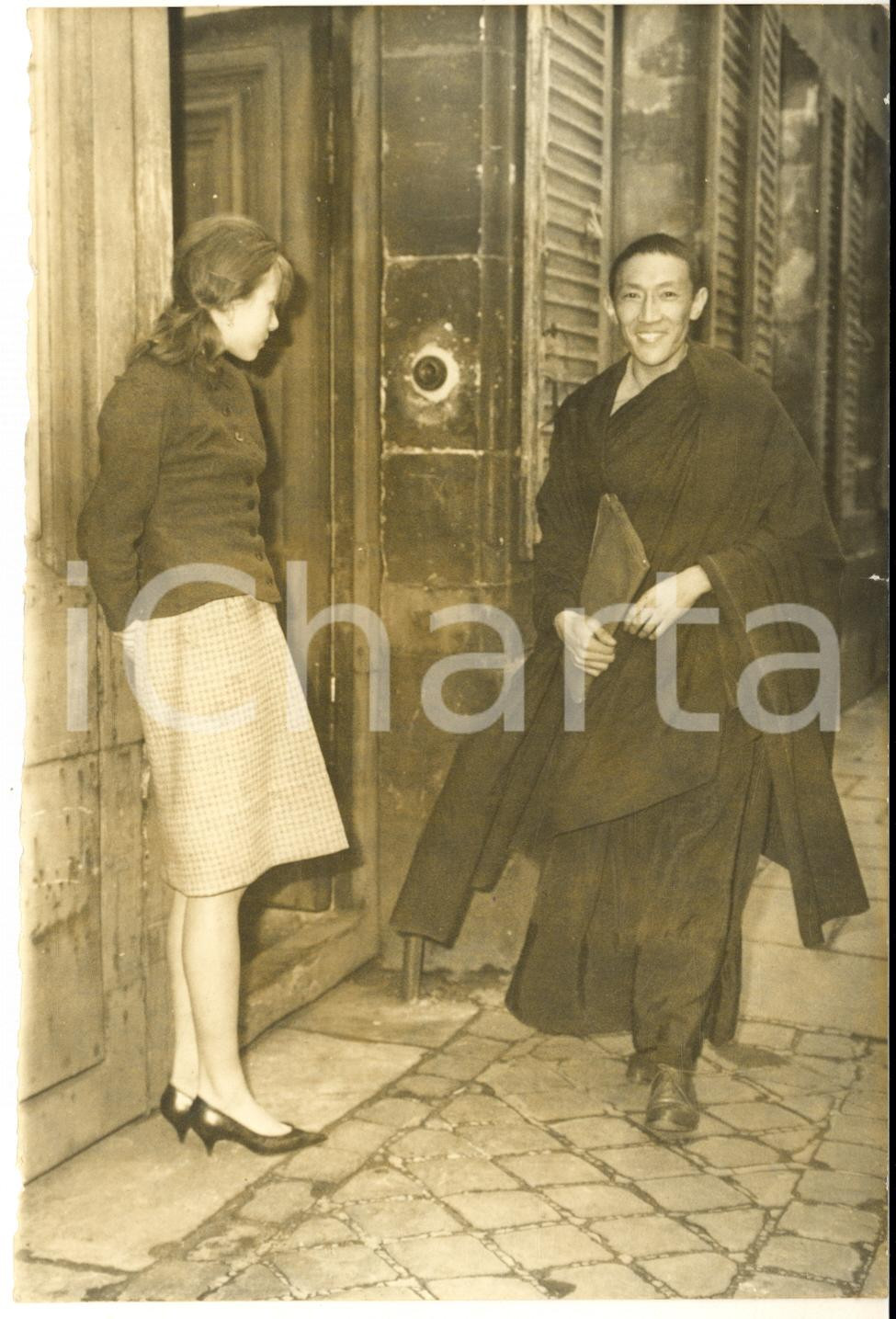 1957 PARIS Il giovane Lama Jampa GYATSO esiliato in Francia *Foto 13x18 cm