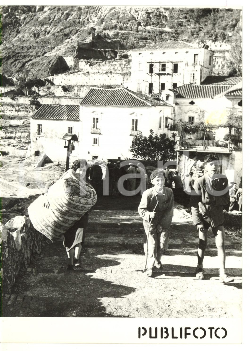 1954 ALLUVIONE NEL SALERNITANO - VIETRI SUL MARE Esodo della popolazione *Foto