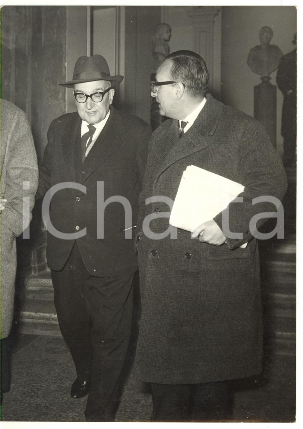 1959 ROMA - DC Adone ZOLI e Mariano RUMOR al termine di una conferenza *Foto   Fotografia d'epoca con didascalia coeva.  CONDIZIONI: G (ma minime piegature) FORMATO: 13x18 cm     originale e autentica 1