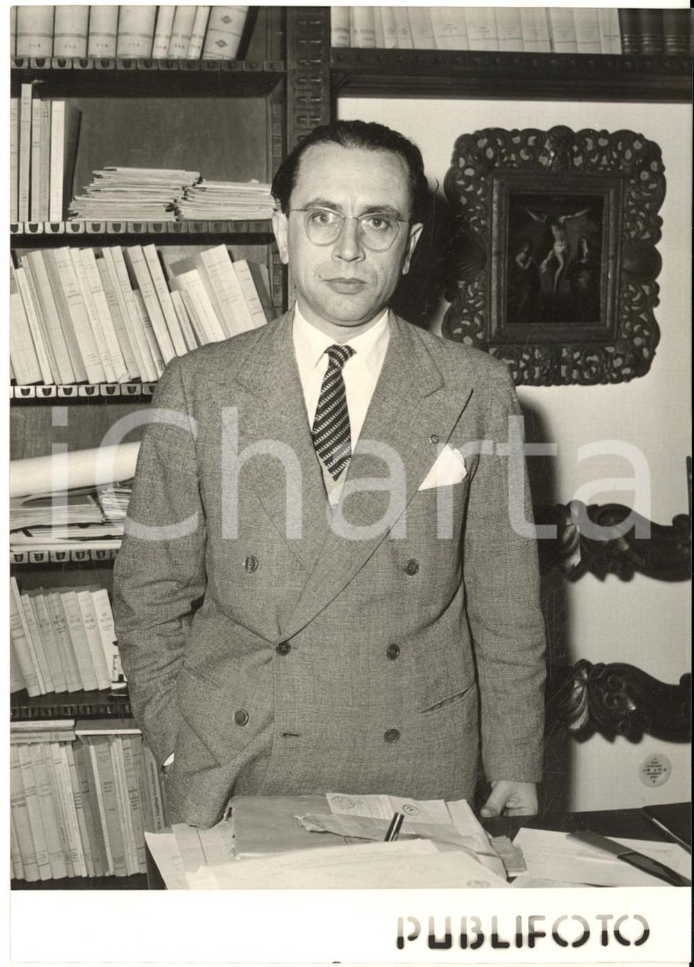 1957 NAPOLI Aldo SANDULLI nuovo giudice della Corte Costituzionale *Foto 13x18  Fotografia d'epoca, con didascalia coeva al verso.  CONDIZIONI: G     originale e autentica 1