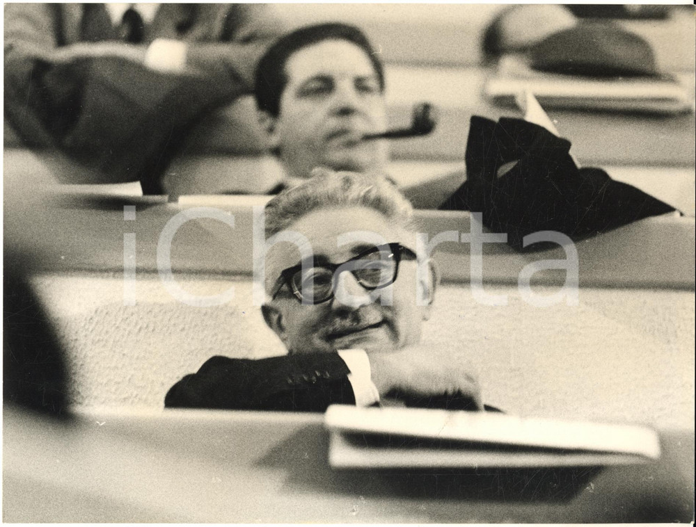 1967 MILANO Palazzetto dello Sport - Congresso DC - Giovanni LEONE - Foto Fotografia d'epoca con didascalia coeva.  CONDIZIONI: POOR (piegatura diagonale)FORMATO:  24x18 cm     originale e autentica 1
