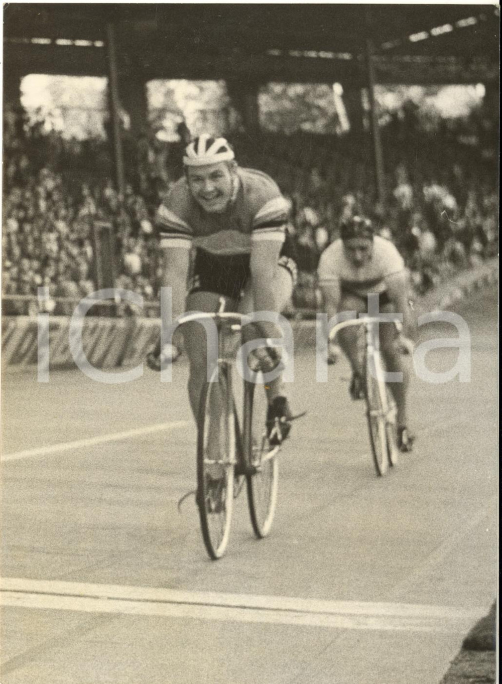 1960 PARIS CICLISMO Gara velocità -  Michel ROUSSEAU batte Antonio MASPES *Foto