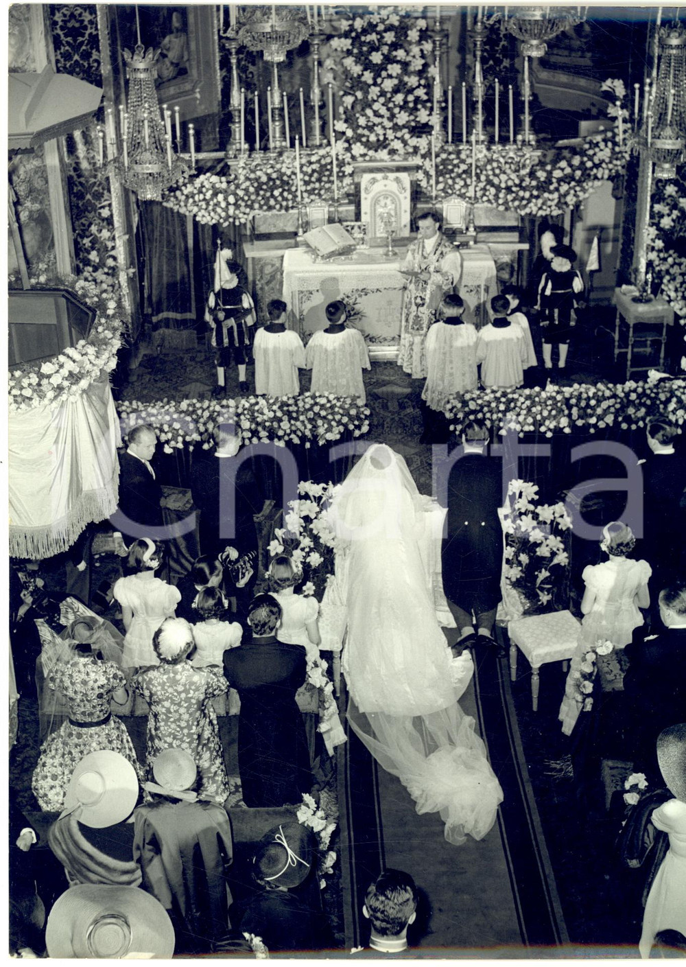 1954 TORINO SUPERGA Nozze Cristina di CAMERANA - Alberto MARONE CINZANO (2) Foto  Fotografia d'epoca con didascalia coeva al verso.   CONDIZIONI: G (ma minime piegature marginali) FORMATO: 18x24 cm    originale e autentica 1