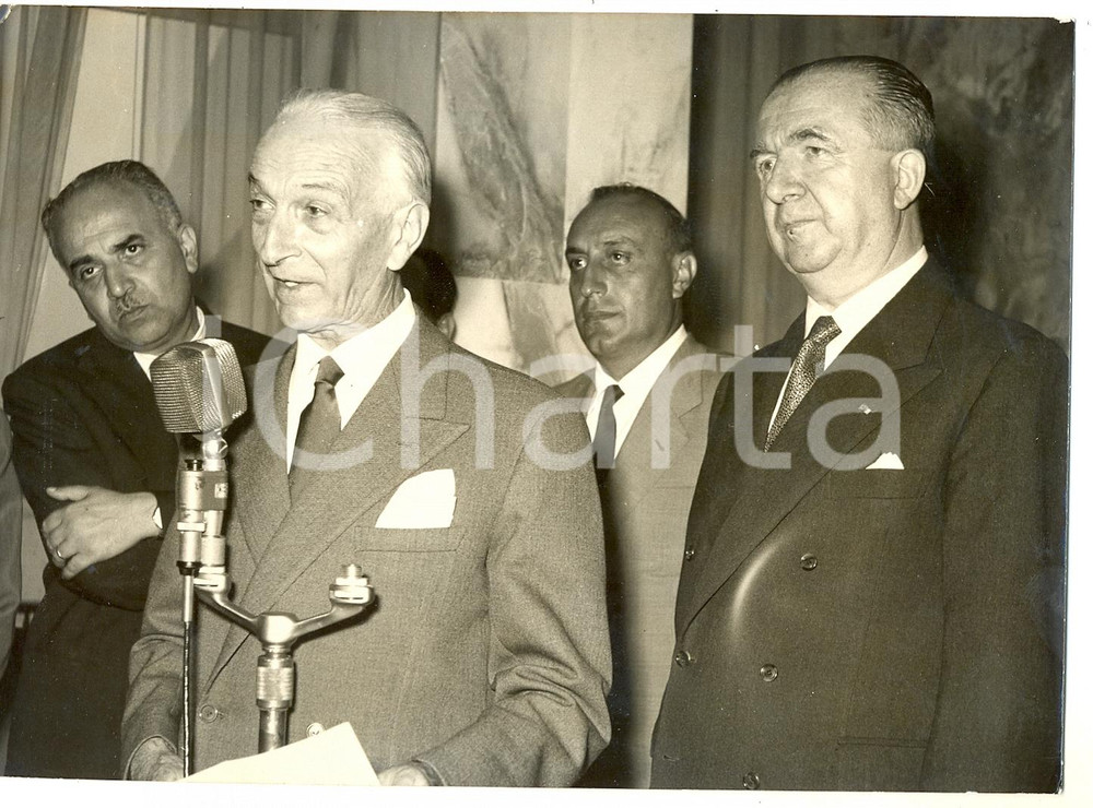 1959 ROMA Antonio SEGNI e Giuseppe PELLA in partenza per Parigi - Fotografia Fotografia d'epoca, con didascalia coeva. CONDIZIONI: G (ma lieve alone diffuso)FORMATO: 18x13 cm     originale e autentica 1