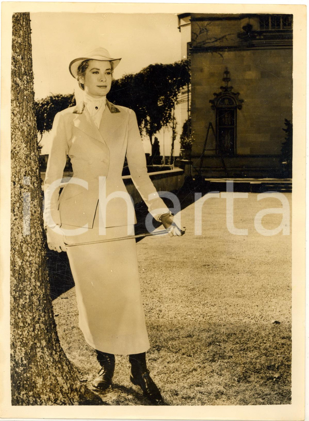 1956 HOLLYWOOD Grace KELLY posing in her new riding kit *Photo 15x20 cm