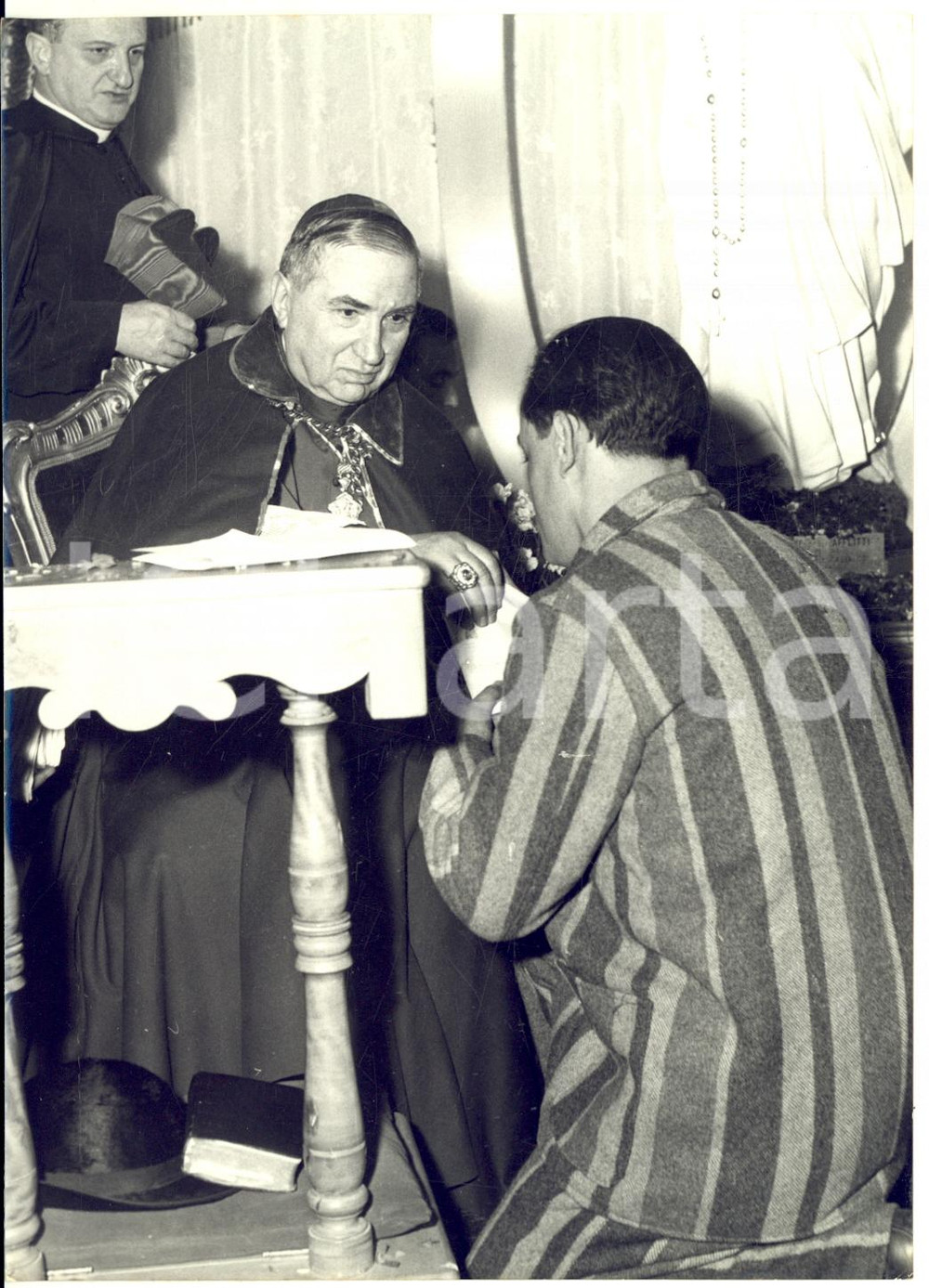1958 NAPOLI Carcere di POGGIOREALE - Visita del card. Alfonso CASTALDO *Foto