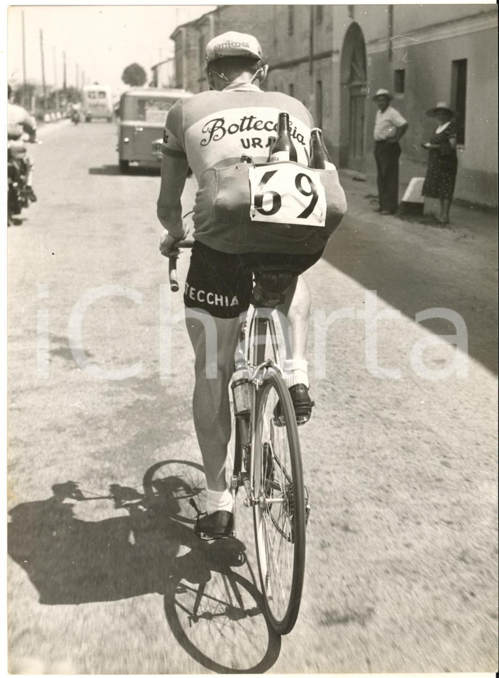 1957 CICLISMO GIRO D'ITALIA 14^ Tappa - Giovanni ROMA con scorta d'acqua - Foto