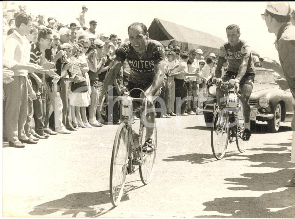 1961 CICLISMO GIRO DELL'APPENNINO Adriano ZAMBONI batte Roberto FALASCHI *Foto