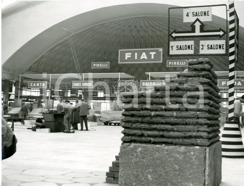 1953 TORINO 35° Salone dell'Automobile - Ultimi preparativi per l'inaugurazione