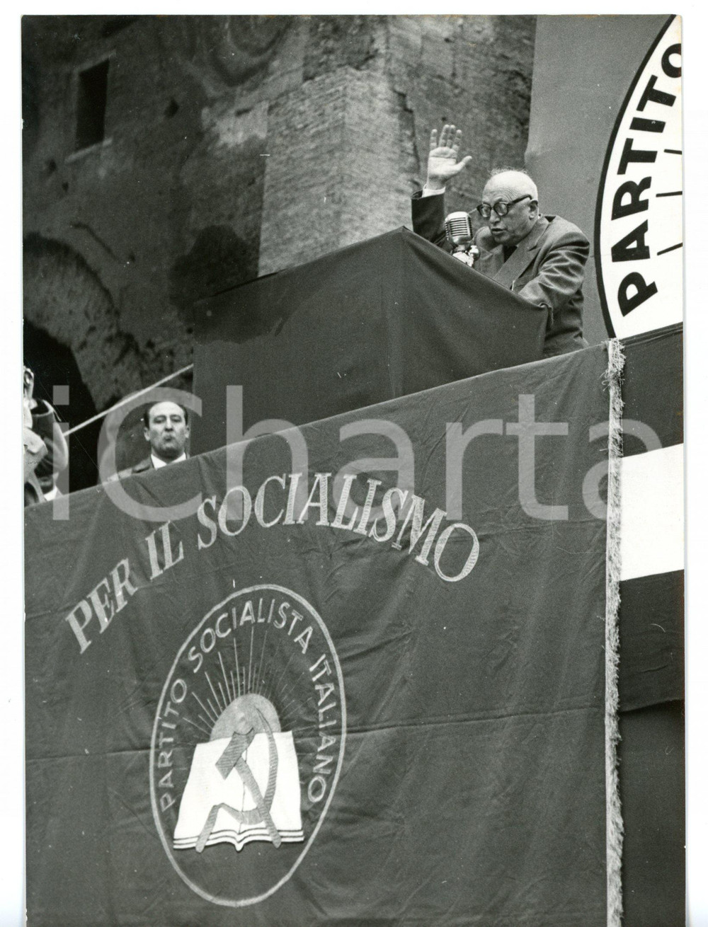 1958 ROMA Campagna elettorale PSI - Comizio di Pietro NENNI *Foto 13x18 cm Fotografia d'epoca con didascalia coeva al verso. CONDIZIONI: GFORMATO: 13x18 cm     originale e autentica 1