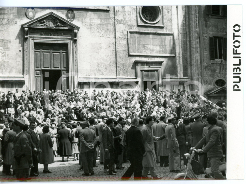 1954 ROMA Commemorazione Benito MUSSOLINI - Folla al termine della Messa *Foto