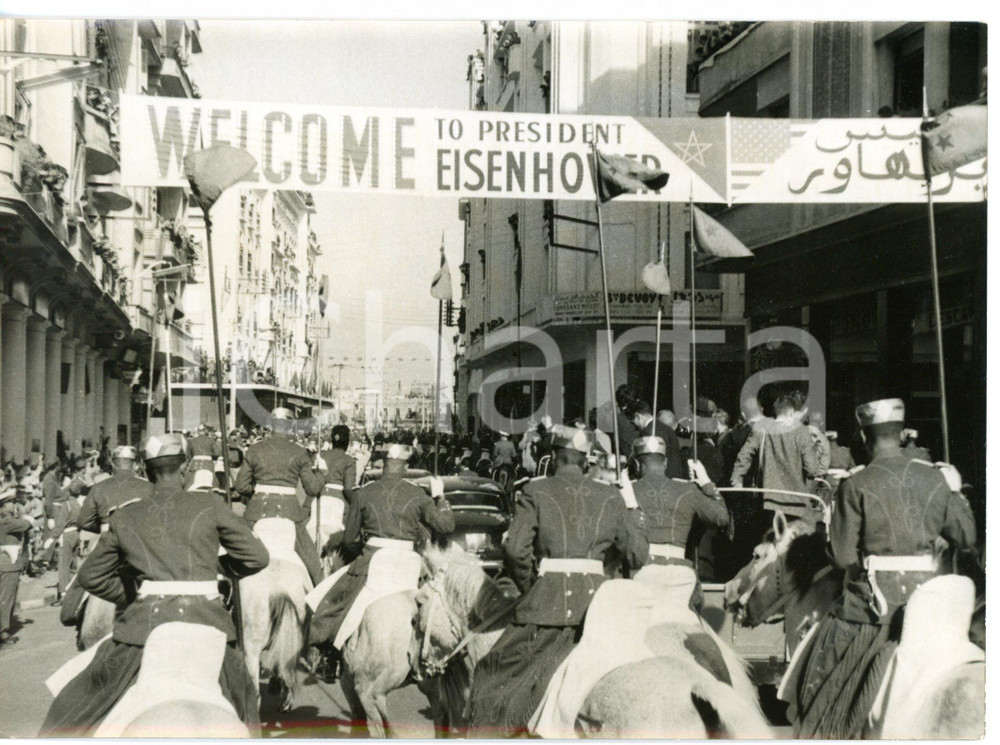 1959 CASABLANCA MAROCCO Arrivo di Dwight EISENHOWER - L'accoglienza della cittÃ  Fotografia d'epoca con didascalia coeva al verso. CONDIZIONI: GFORMATO: 18x13 cm      originale e autentica 1