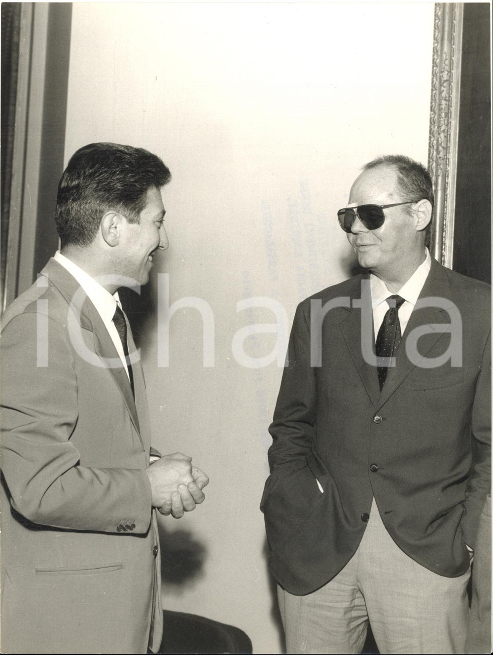 1966 MILANO Bruno PASSALACQUA con Gipo VIANI reduce da un incidente - Foto 18x24