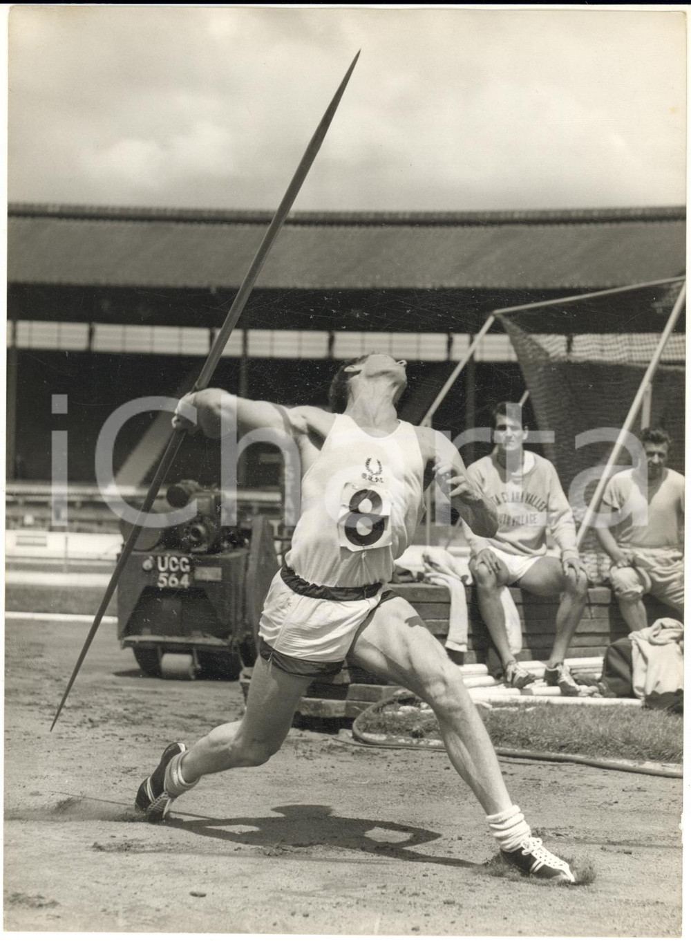 1960 LONDON ATHLETICS Javelin throw - R. A. LANE ready to go *Photo 15x20 cm Fotografia d'epoca con didascalia coeva al verso.  CONDIZIONI: G     originale e autentica 1