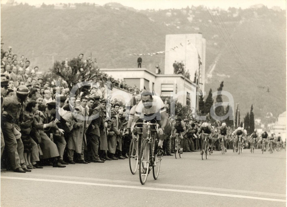 1957 CICLISMO GIRO D'ITALIA COMO Rik VAN STEENBERGEN al traguardo - Foto 18x13