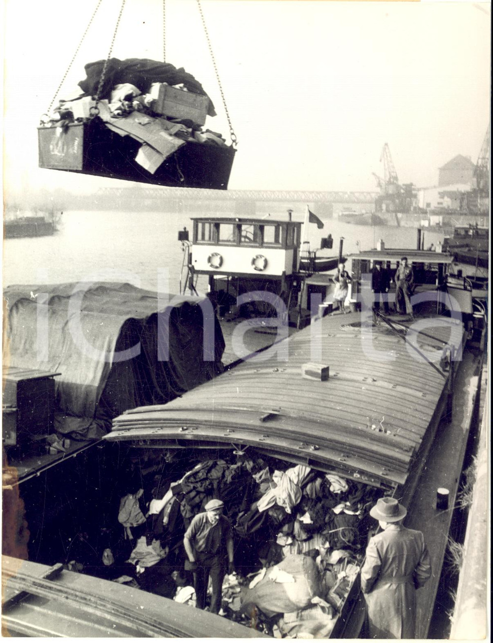 1953 FRANKFORT HARBOR (USA) Boat with gifts for German refugees - Photo