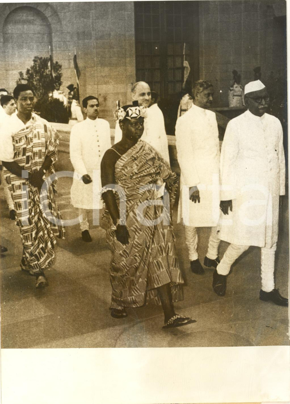 1959 DELHI Nana Kwabena KENA from GHANA present credentials to Rajendra PRASAD Fotografia d'epoca. CONDIZIONI: fair (bruniture)FORMATO: 13x18 cm     originale e autentica 1