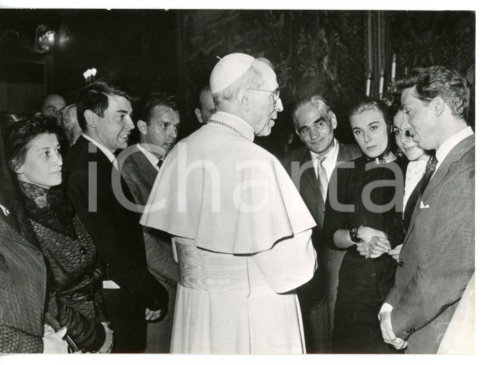 1956 CASTEL GANDOLFO Pio XII riceve i concorrenti di "LASCIA O RADDOPPIA?" *Foto Fotografia d'epoca con didascalia coeva al verso. CONDIZIONI: GFORMATO: 18x13 cm     originale e autentica 1