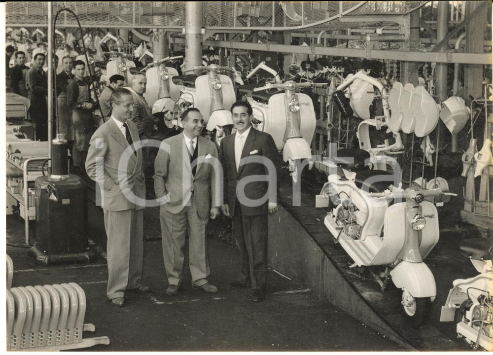 1957 MILANO Missione commerciale USA visita stabilimento INNOCENTI Foto 18x13 cm