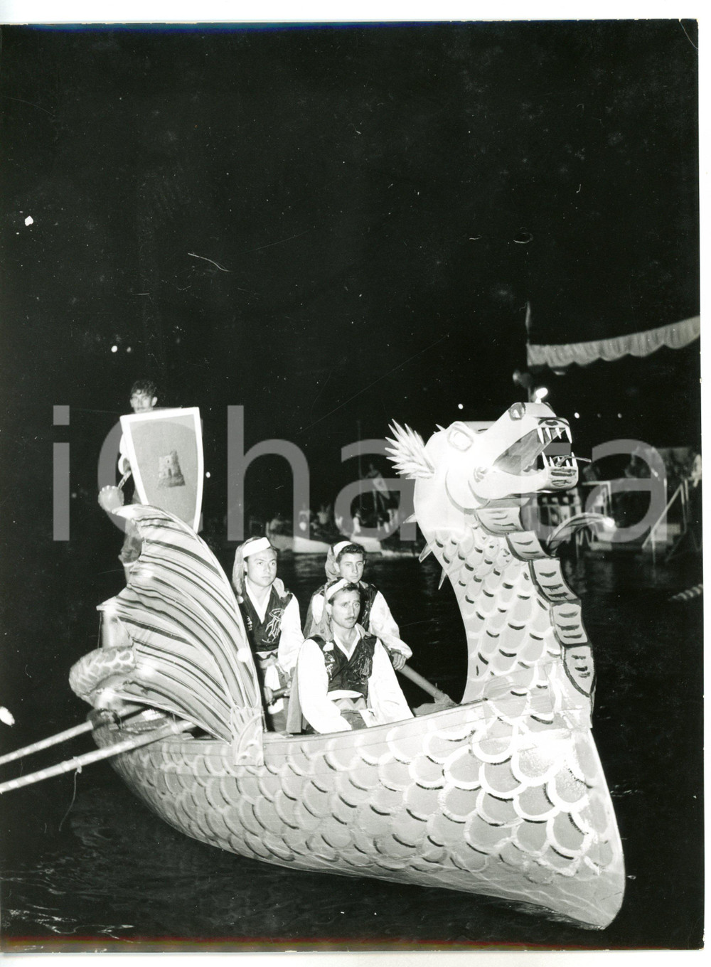1955 ca IMPERIA Palio del Mare - Imbarcazione a forma di drago *Foto 18x24 cm