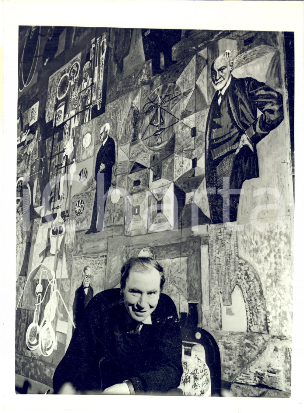 1961 LONDON Artist William KEMPSTER with his mural for Expo 1961 in Turin  *Photo