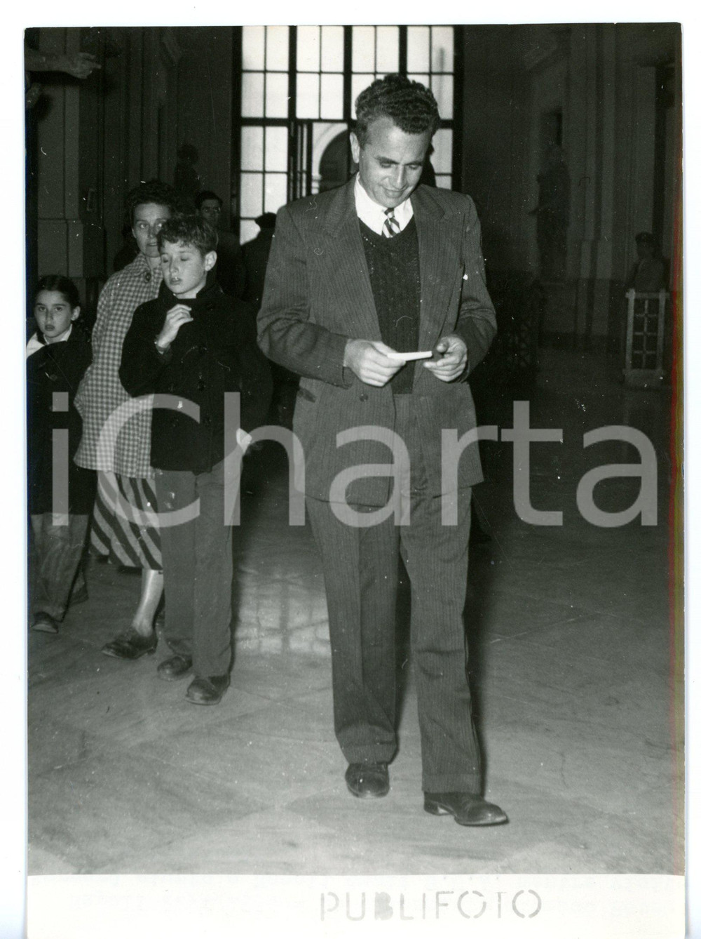 1954 NAPOLI Museo archeologico nazionale - Fisico Bernard PETERS in visita *Foto