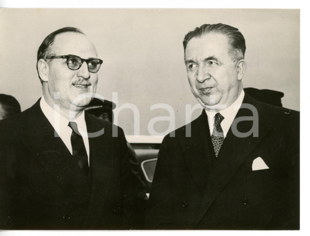 1959 ROMA Giuseppe PELLA e Fatin ZORLU in partenza per funerali di FOSTER DULLES