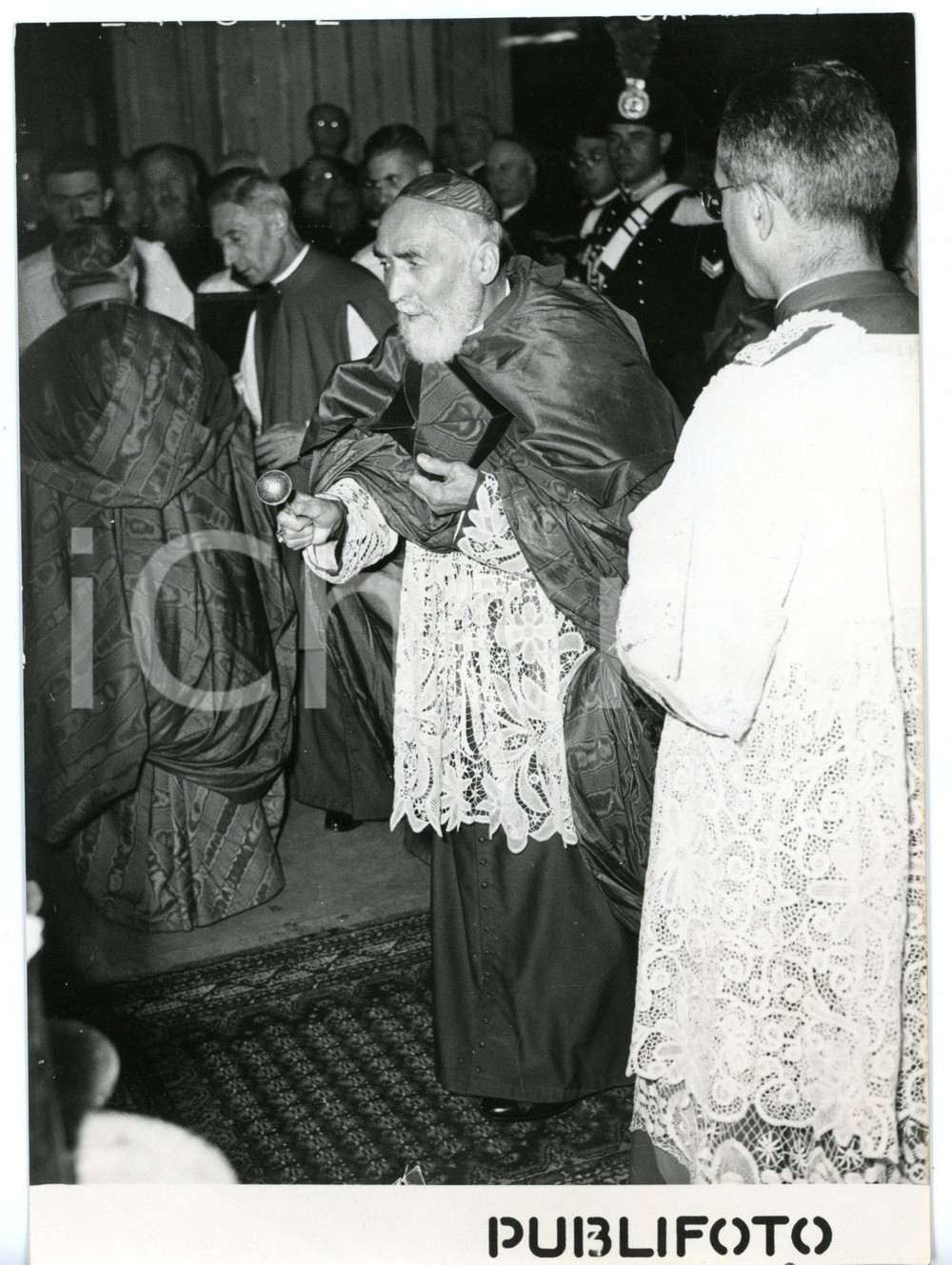 1954 ROMA Santa Maria in Vallicella - Funerali card. Francesco BORGONGINI DUCA Fotografia d'epoca con didascalia coeva al verso. CONDIZIONI: GFORMATO: 13x18 cm     originale e autentica 1