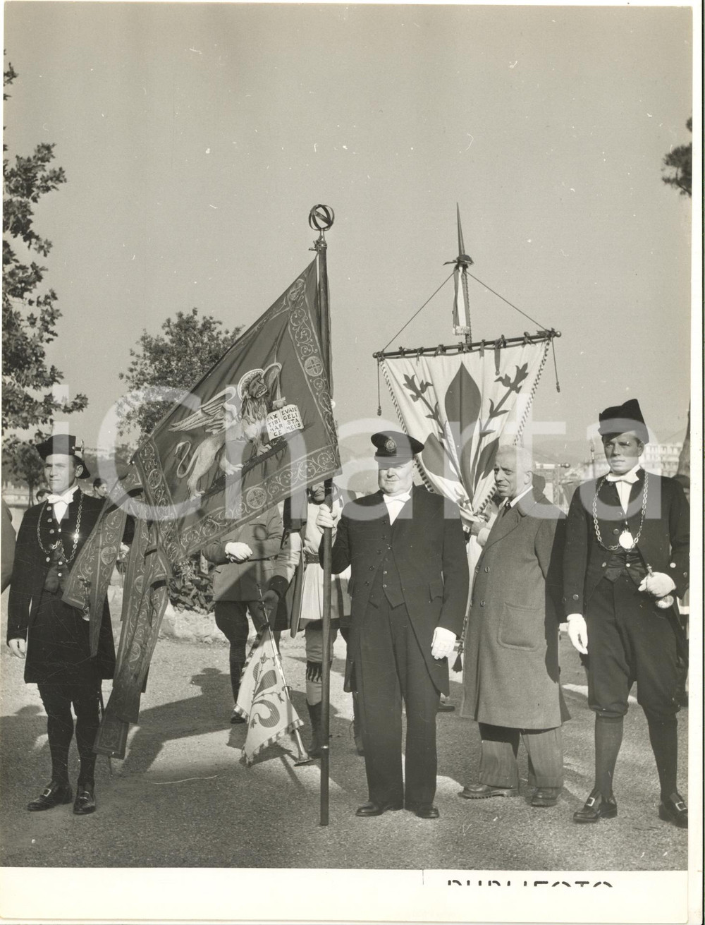 1953 GENOVA Celebrazioni Colombiane - Sfilata costumi VENEZIA *Foto 18x24 cm Fotografia d'epoca.CONDIZIONI: G (ma lievi difetti di stampa)FORMATO: 18x24 cm      originale e autentica 1