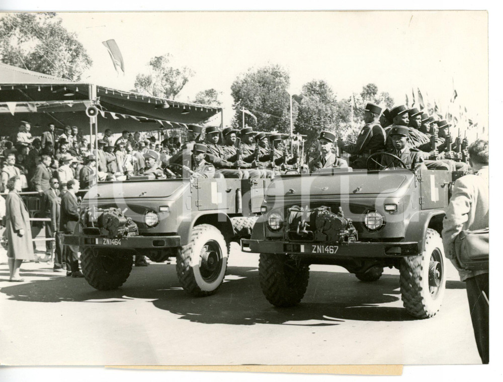 1960 ANTANANARIVO - MADAGASCAR Proclamazione dell'indipendenza - Parata militare Fotografia d'epoca con didascalia coeva al verso. CONDIZIONI: GFORMATO: 18x13 cm     originale e autentica 1