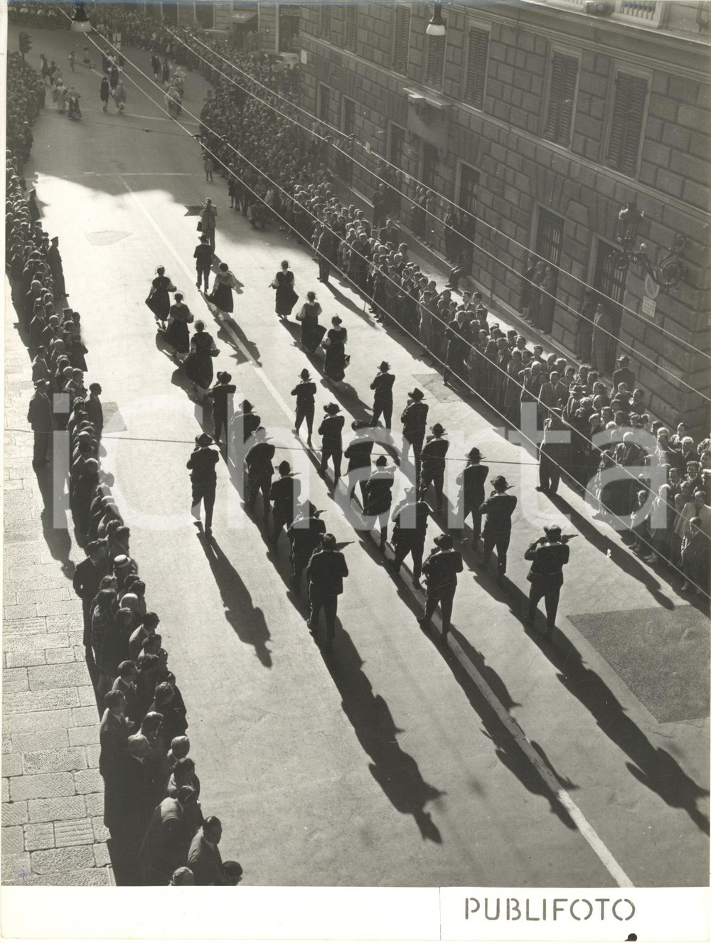 1953 GENOVA Celebrazioni Colombiane - Sfilata costumi LOMBARDIA / COMO Foto