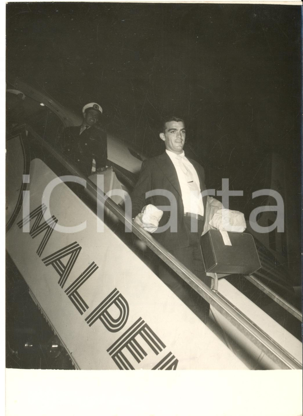 Fotografia d epoca originale 1955 MILANO Arrivo calciatore Leonardo COLELLA Nardo acquistato dalla JUVENTUS 1
