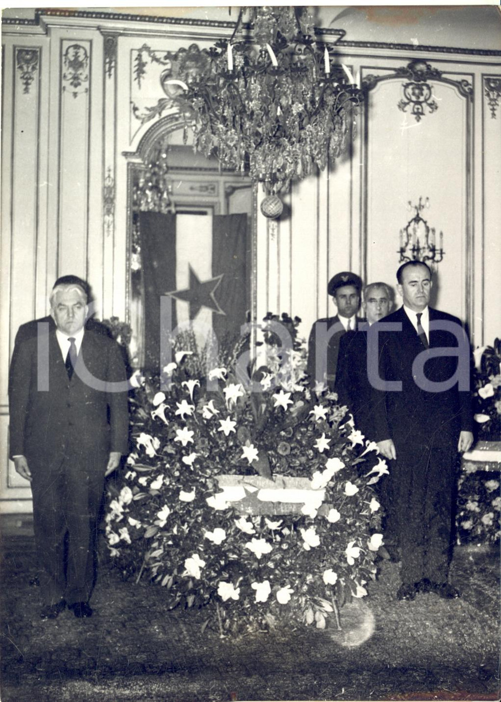 1957 PARIS Ambasciata di Yugoslavia - Omaggio alla salma di Moša PIJADE *Foto