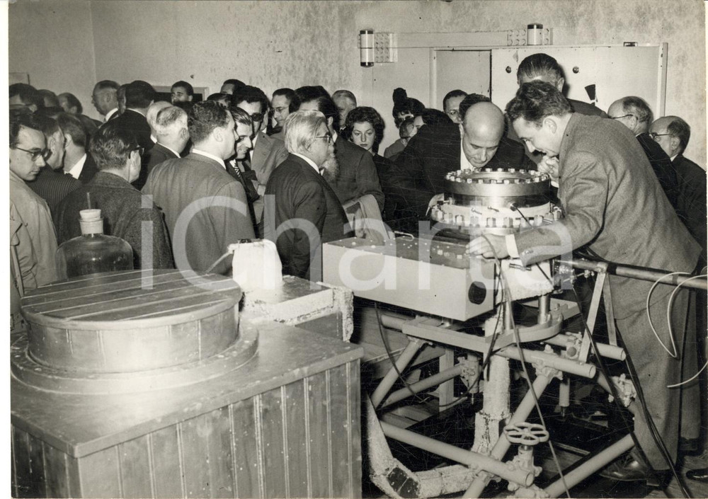 1959 TORINO FacoltÃ  di Fisica - Inaugurazione terzo sincrotrone d'Europa *Foto  Fotografia d'epoca con didascalia coeva al verso.  CONDIZIONI: G FORMATO: 18x13 cm      originale e autentica 1