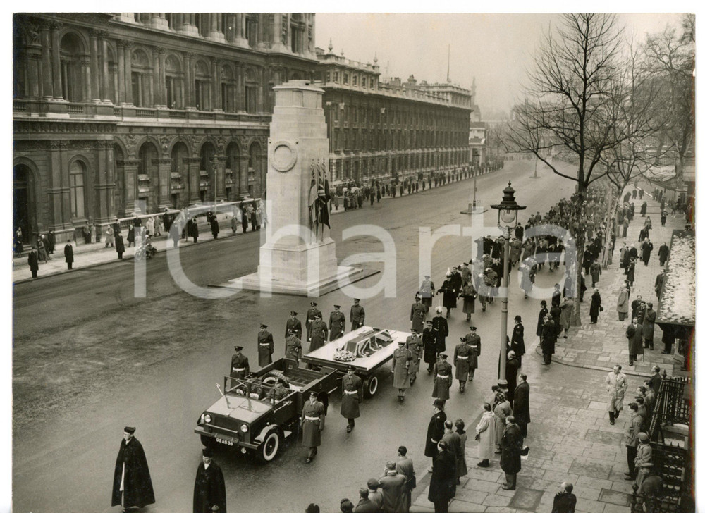 1956 LONDON - WHITEHALL The Cenotaph - Funeral procession gen. Hugh TRENCHARD Fotografia d'epoca con didascalia coeva al verso. CONDIZIONI: GFORMATO: 20x15 cm     originale e autentica 1