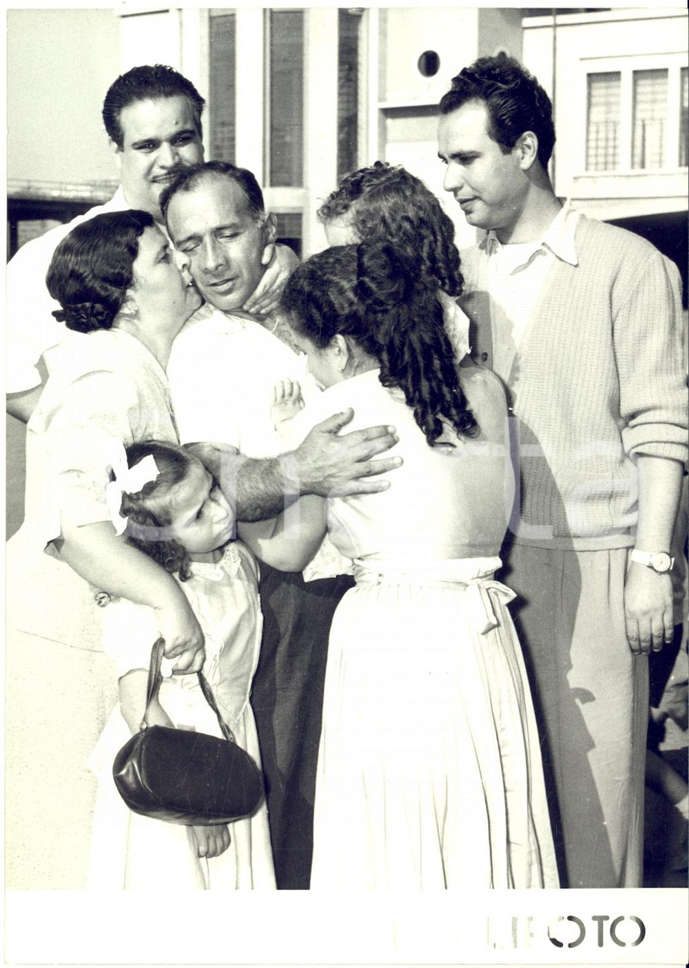 1956 NAPOLI Sbarco del personale dell' "Andrea Doria" dal "Conte Grande" *Foto Fotografia d'epoca con didascalia coeva.  CONDIZIONI: G FORMATO: 13x18 cm    originale e autentica 1