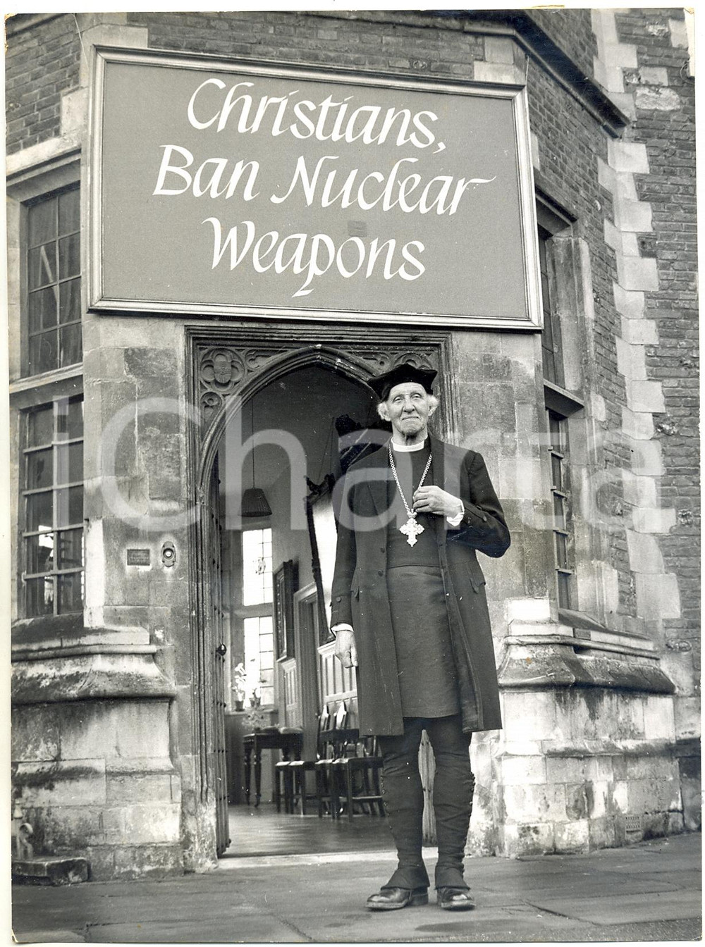 1961 CANTERBURY CATHEDRAL Hewlett JOHNSON with anti-nuclear sign on his deanery