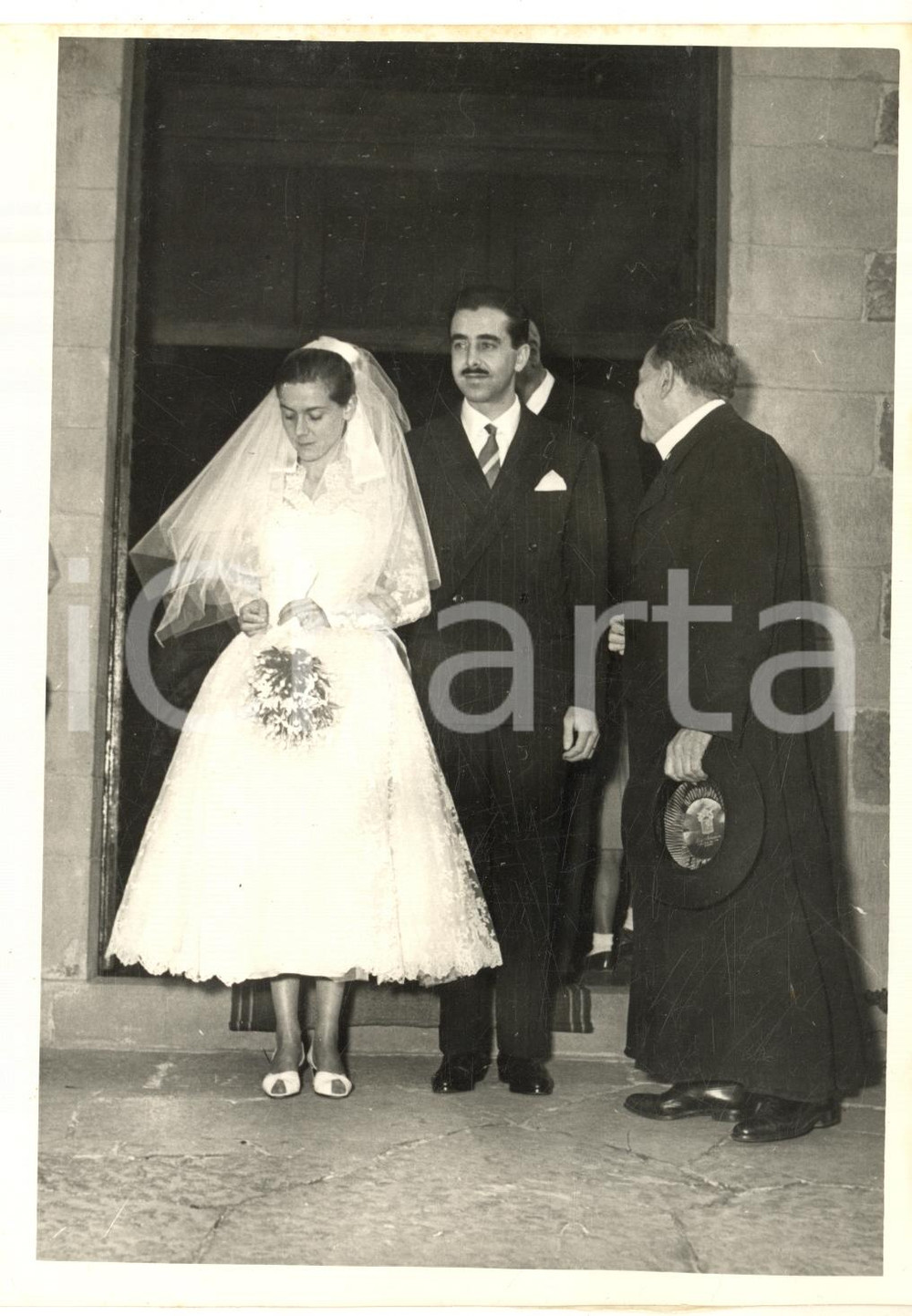 1954 FIRENZE S. Leonardo - Nozze Donatella TARCHIANI - Nino FORTI *Foto 13x18 cm Fotografia d'epoca con didascalia coeva. CONDIZIONI: G (ma sovraimpressione circolare)FORMATO: 13x18 cm     originale e autentica 1