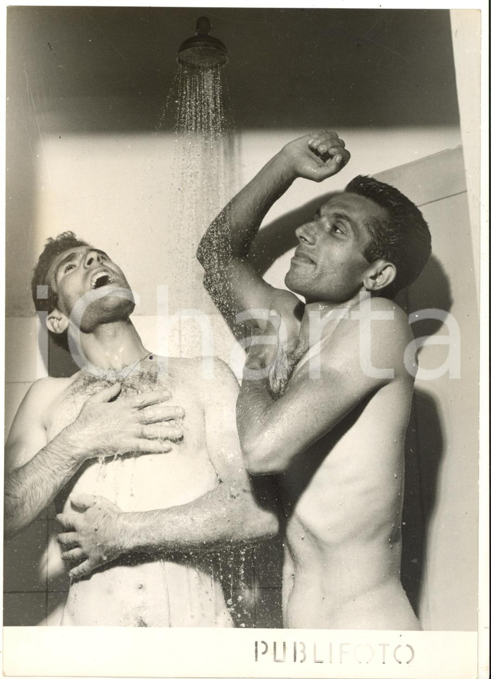 1955 CICLISMO Ritiro DALMINE - Loris CAMPANA e Guido MESSINA sotto la doccia