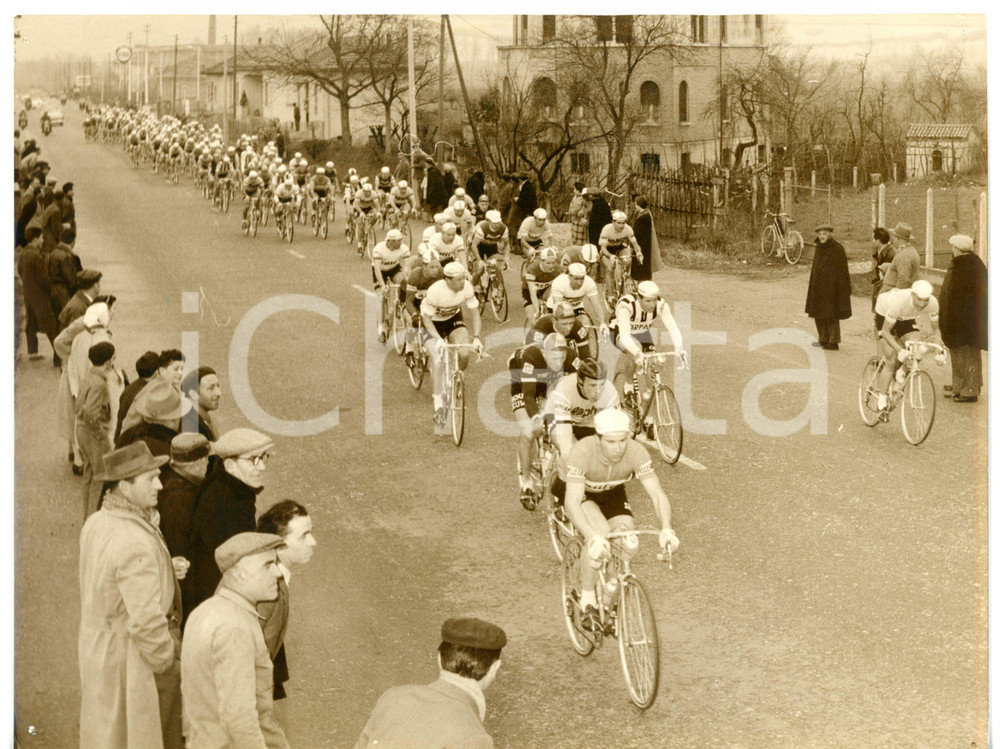 1959 CICLISMO MILANO-SANREMO Il gruppo nei pressi di VOLTRI *Foto 24x18 cm