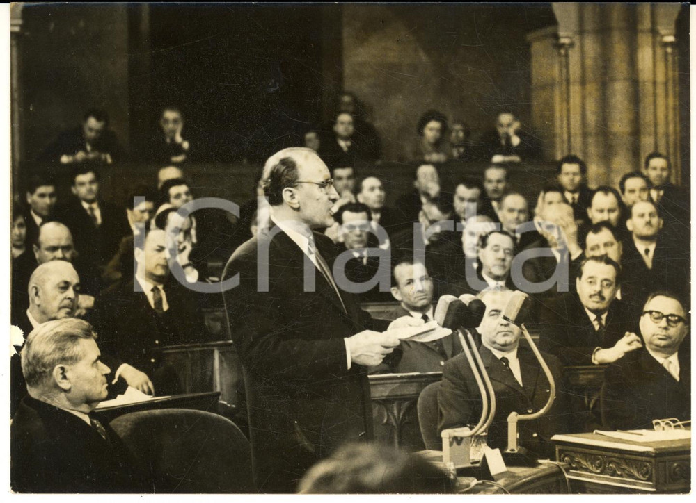 1963 BUDAPEST Premier Janos KADAR annuncia amnistia per rivolta del 1956 *Foto